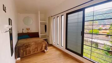 1 bedroom, iron/ironing board, Internet