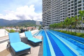 Outdoor pool - Luxury Seaview Landmark Homestay at Gurney (Tanjung Tokong)