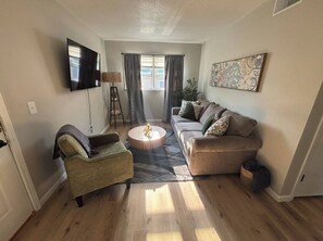 Living area - FREMONT #6 (Manhattan)