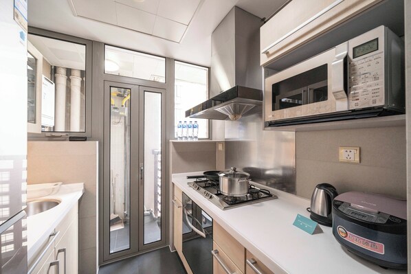 Superior Apartment, 2 Bedrooms, Kitchen, City View | Private kitchen