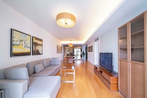 Superior Apartment, 2 Bedrooms, Kitchen, City View | Living room | Smart TV