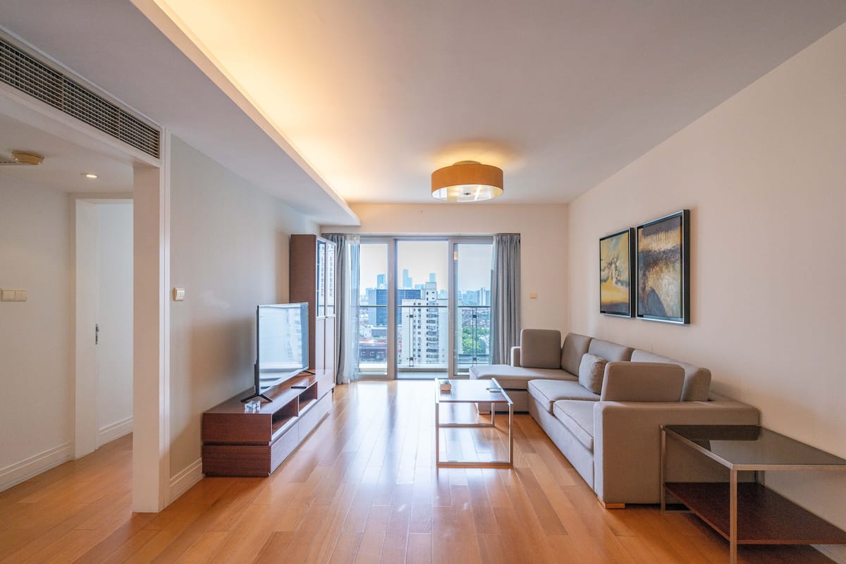 Superior Apartment, 2 Bedrooms, Kitchen, City View | Living room | Smart TV