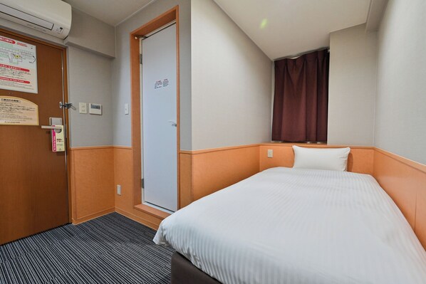 Standard Single Room, Smoking | In-room safe, free WiFi
