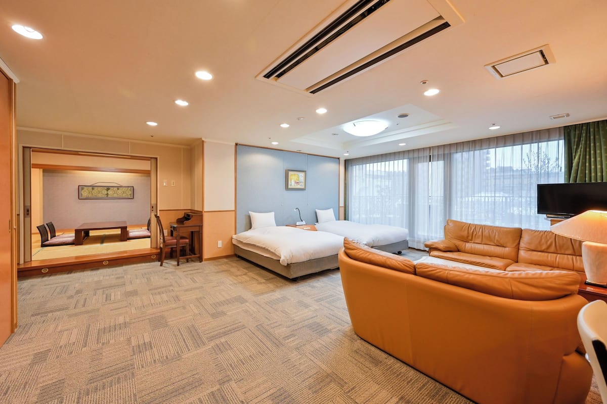 Premium Room, Non Smoking | Blackout drapes, free WiFi, bed sheets