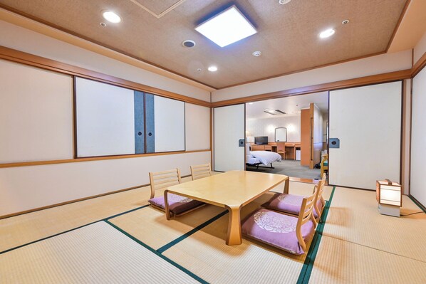 Traditional Suite, Non Smoking | Blackout drapes, free WiFi, bed sheets