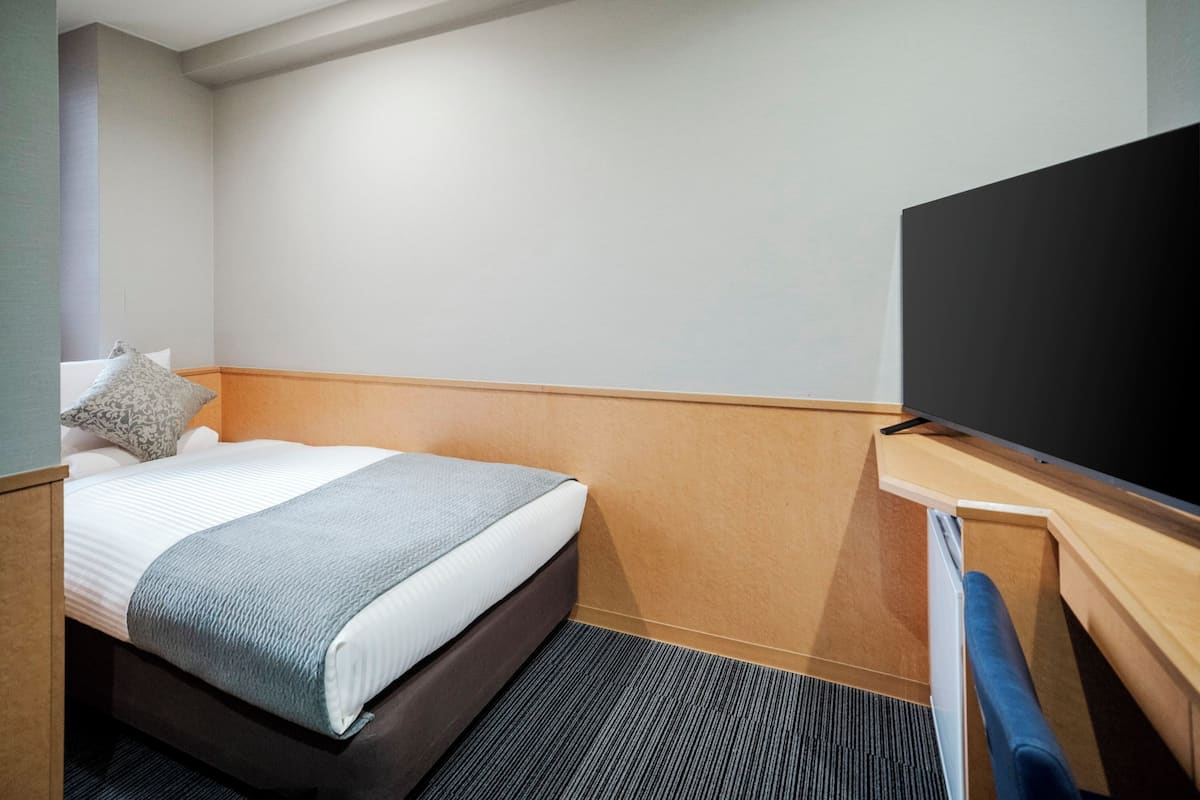 Standard Single Room, Non Smoking | Blackout drapes, WiFi (free), bed sheets