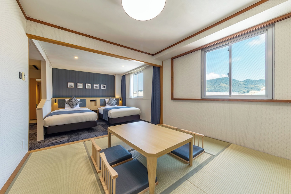Blackout curtains, free WiFi, bed sheets