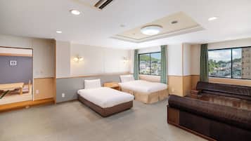 Blackout drapes, free WiFi, bed sheets