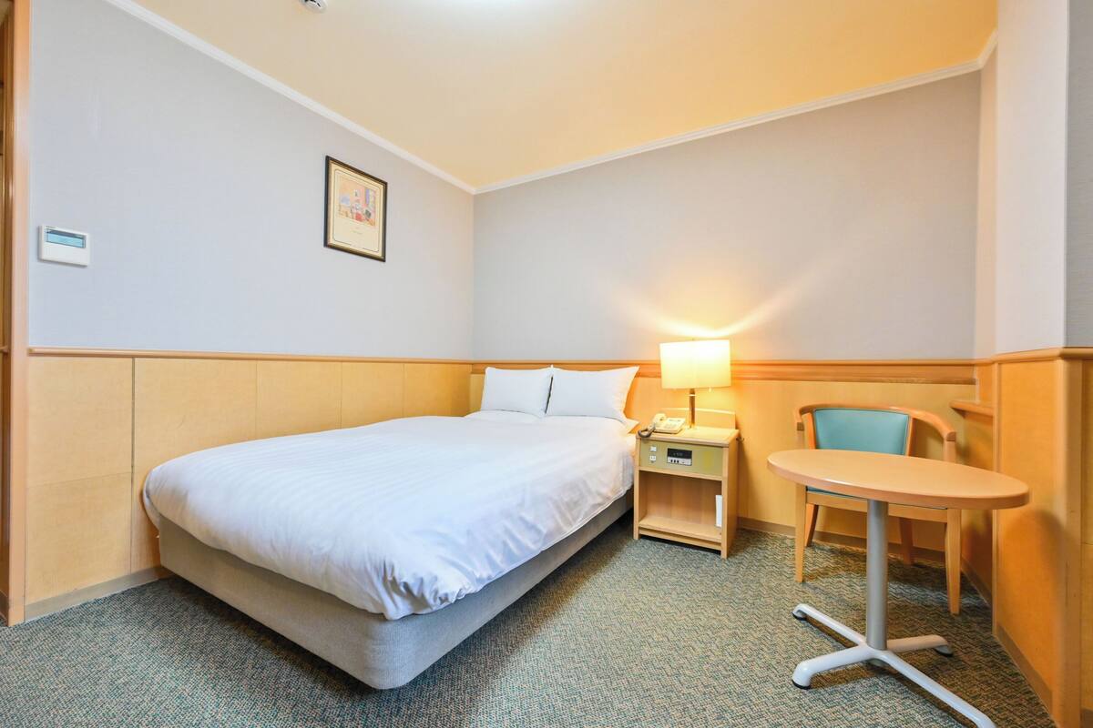 Comfort Double Room, Smoking | In-room safe, free WiFi, bed sheets