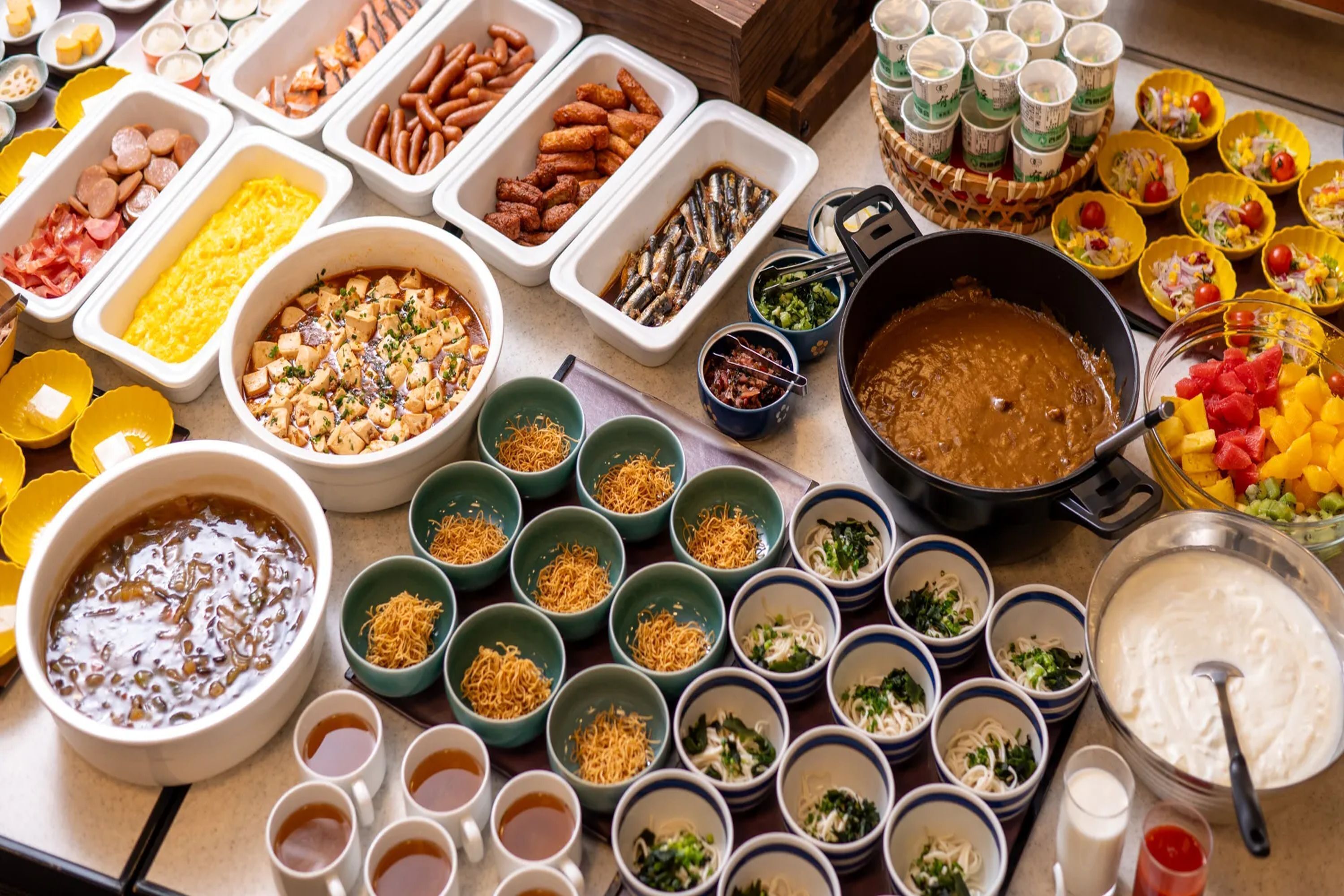 Petit déjeuner buffet (1200 JPY par personne)