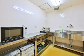 Frigobar, microondas