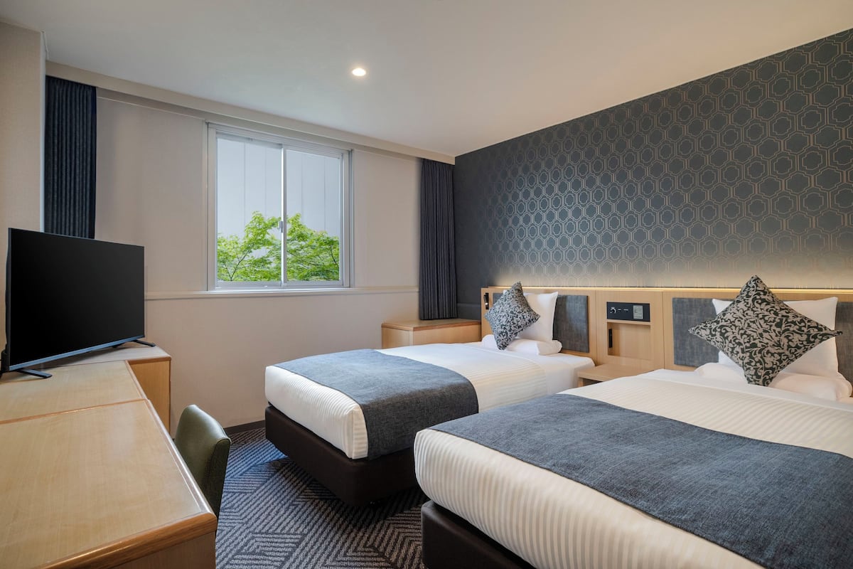 Blackout drapes, WiFi (free), bed sheets