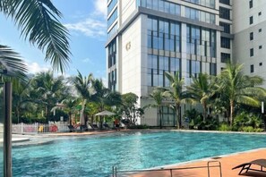 Outdoor pool - Tami Home – D’Capitale Executive Apartment - Vinhomes Hanoi (Hanoi)