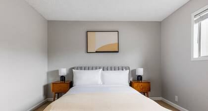 Blueground | West Valley, pool, nr Park