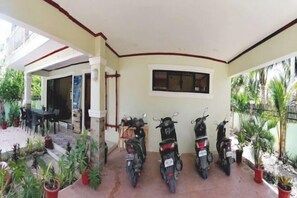 Interior - Avila's Hostel Moalboal (Moalboal)