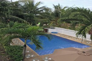 Kolam renang outdoor