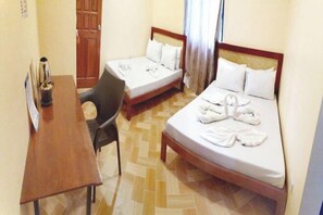 Room - Avila's Hostel Moalboal (Moalboal)