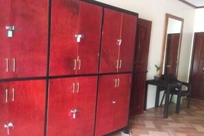 Interior - Avila's Hostel Moalboal (Moalboal)