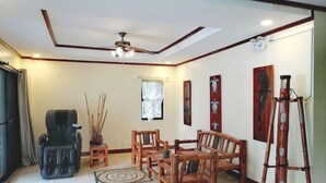Interior - Avila's Hostel Moalboal (Moalboal)