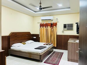 Deluxe Double Room | Desk, free WiFi