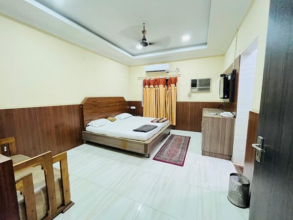 Quarto casal luxo | Escrivaninha, Wi-Fi de cortesia