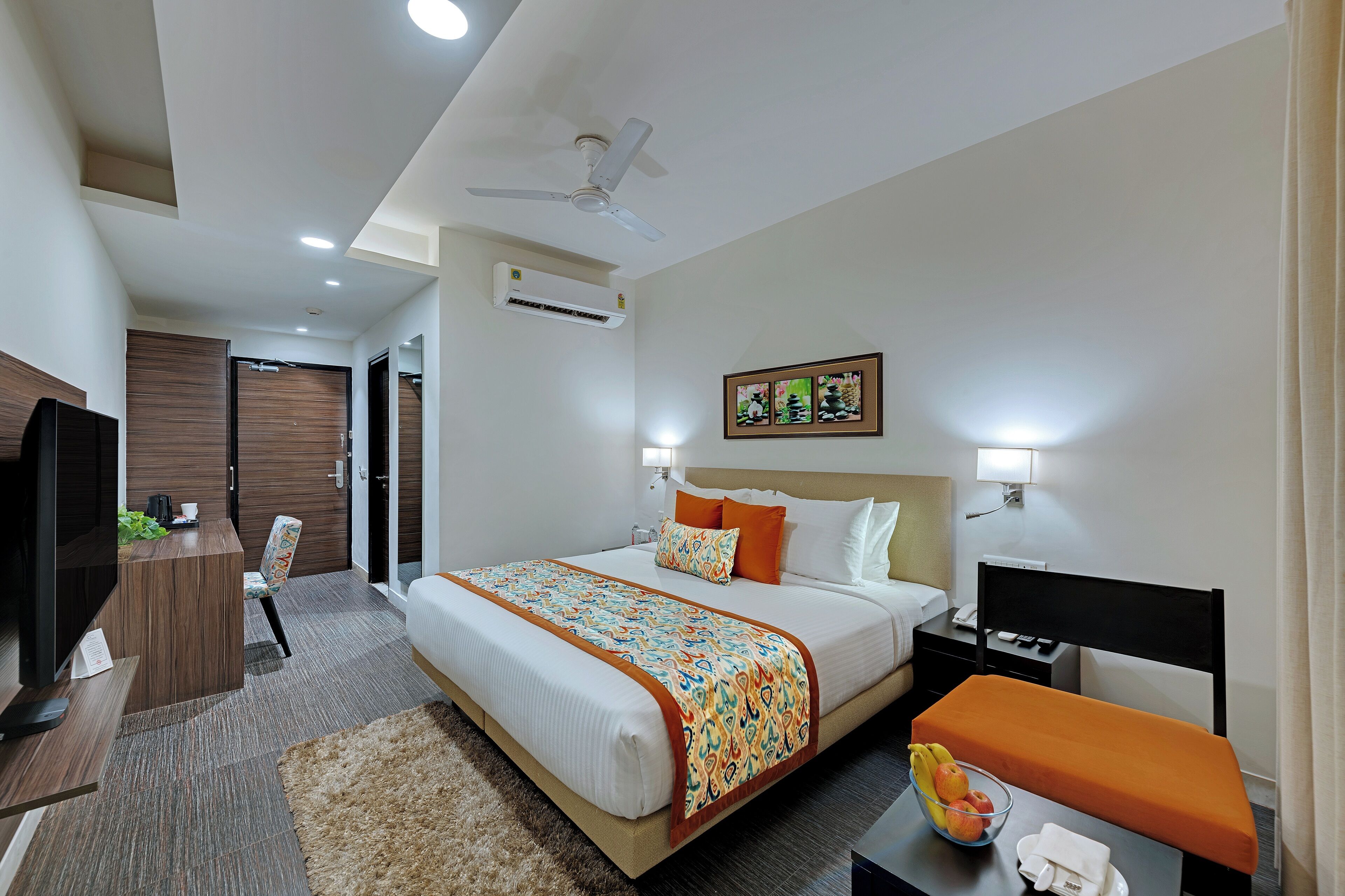 Superior Room | Desk, laptop workspace, blackout curtains, soundproofing