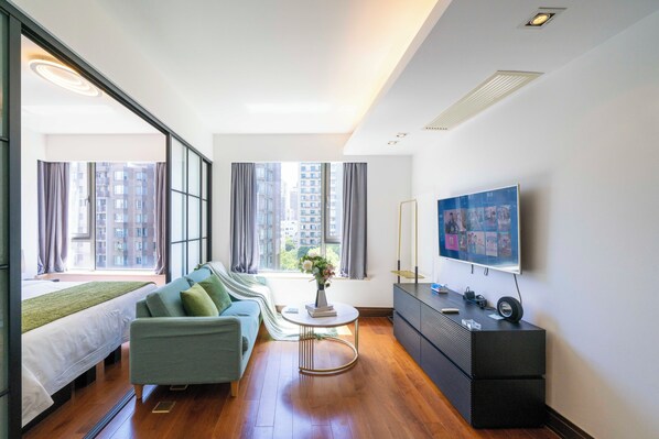 Superior Apartment, 1 Bedroom, Kitchen, City View | Living room | Smart TV - Tyms Elegant 1BR 1BA Apt Yongxin (Shanghai)