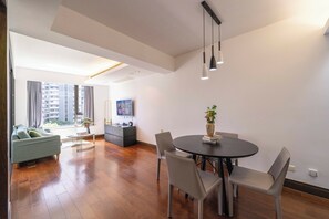 Superior Apartment, 1 Bedroom, Kitchen, City View | Living room | Smart TV