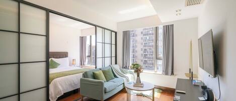 Superior Apartment, 1 Bedroom, Kitchen, City View | Living room | Smart TV