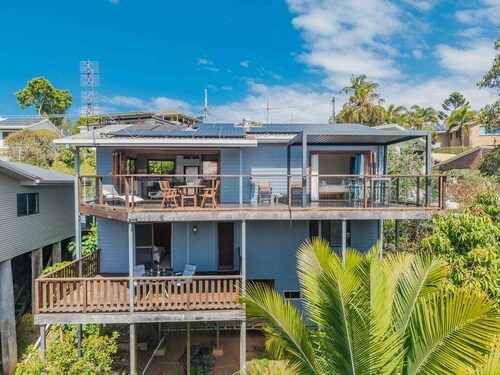 Hillcrest Retreat with River Views