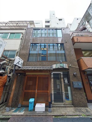 Unclassified image, 4 of 58, button - 4 min walk to Shinbashi Station, Ginza, Imperial Palace, Tokyo Tower / Max6 (Tokyo)