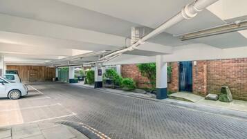 Self-parking (surcharge)