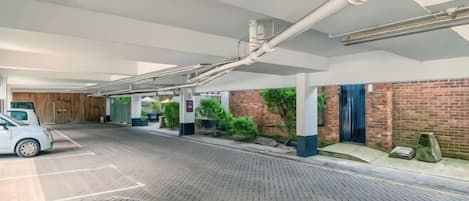 Self-parking (surcharge)