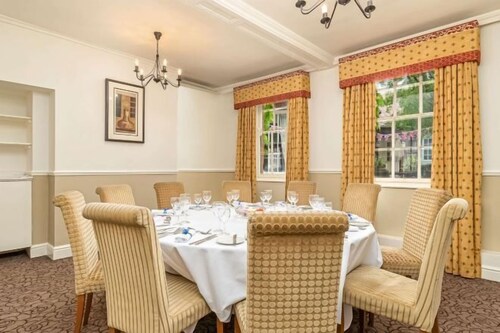 Mercure Salisbury White Hart Hotel & Apartments