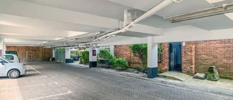 Self-parking (surcharge)