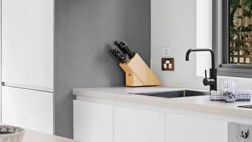 Kühlschrank, Mikrowelle, Ofen, Herdplatte