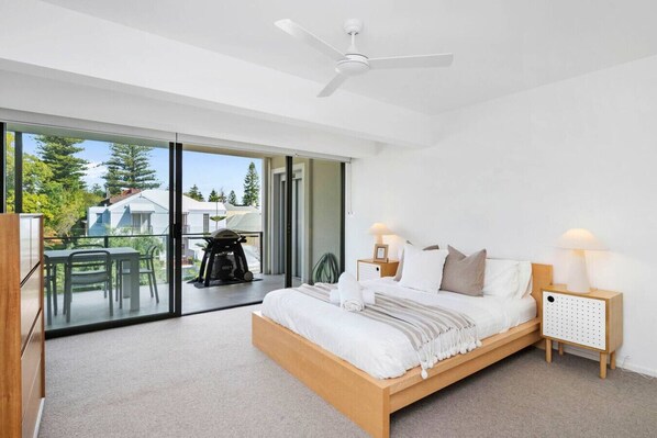 2 Schlafzimmer, Schreibtisch, Bügeleisen/Bügelbrett, WLAN