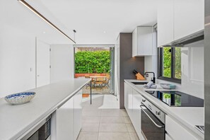 Fridge, microwave, oven, stovetop - Modern Cottesloe Horizons (Cottesloe)