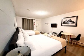 Iron/ironing board, free WiFi, bed sheets