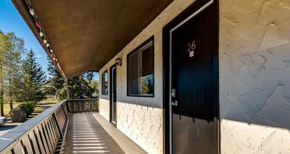 Harvie Heights Studio Getaway | Near Canmore&Banff