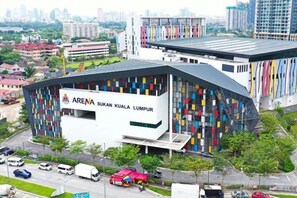 A modern building with a curved facade and a sign that reads 'ARENA SUKAN KUALA LUMPUR'. - Kingston Hotel 2 @ Setapak (Kuala Lumpur)