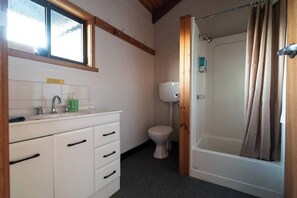 Dusj, hårføner og håndklær