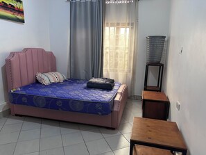Iron/ironing board, bed sheets