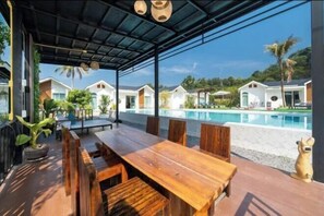 Outdoor pool - Tropical Oasis Aoyon Beach House (Phuket)