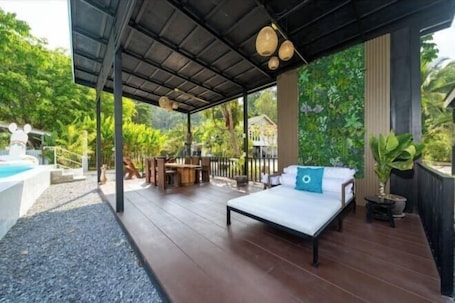 Interior. Tropical Oasis Aoyon Beach House