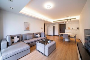 Superior Apartment, 1 Bedroom, Kitchen, City View | Living room | Smart TV