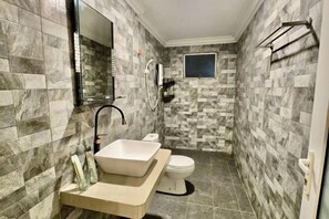 Bathroom - The Ship Guesthouse Inn (Semporna)