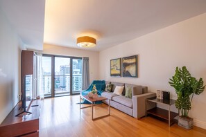 Superior Apartment, 2 Bedrooms, Kitchen, City View | Living room | Smart TV