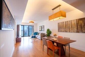 Superior Apartment, 2 Bedrooms, Kitchen, City View | Living room | Smart TV