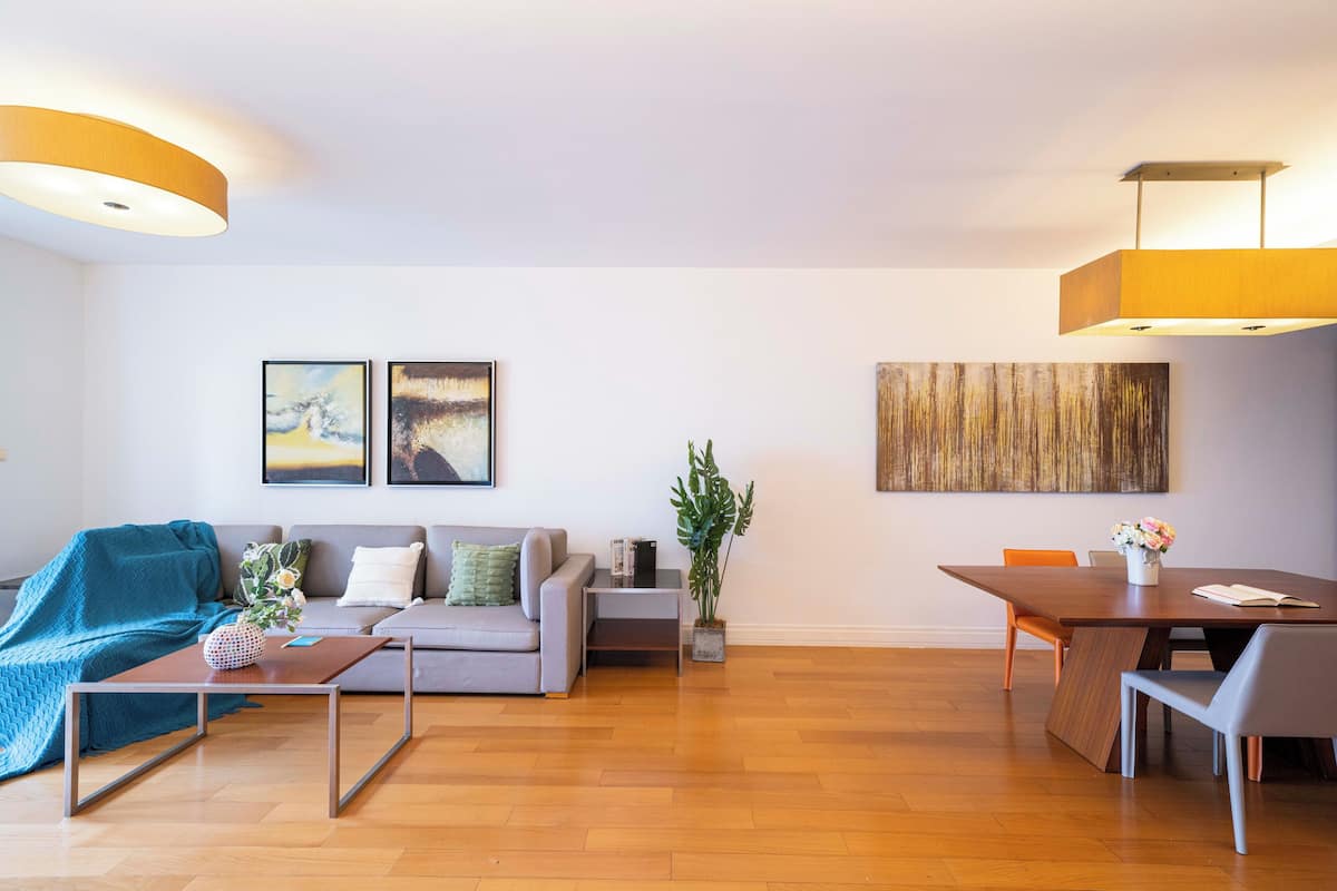 Superior Apartment, 2 Bedrooms, Kitchen, City View | Living room | Smart TV
